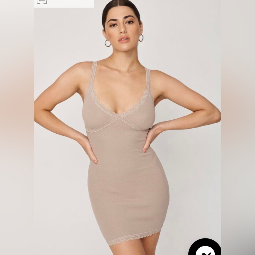 Garage clothing bodycon lace trim dress